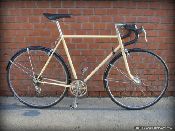 Favorit, fel�j�tott, haszn�lt ker�kp�r